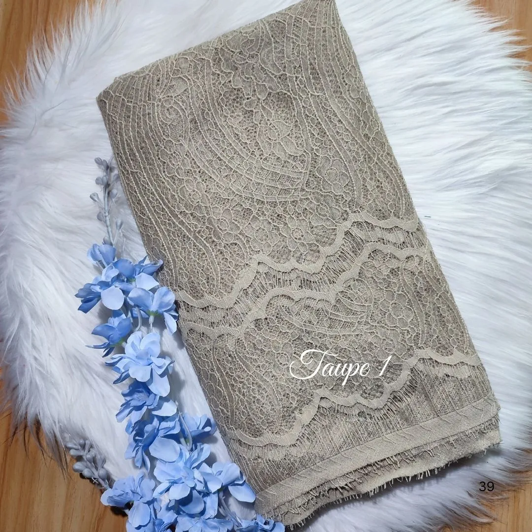 PANEL CHANTILLY POLOS - [ KODE 3945A ] - GRADE B - BAHAN KEBAYA - GAUN PENGANTIN - GAUN PESTA view 2